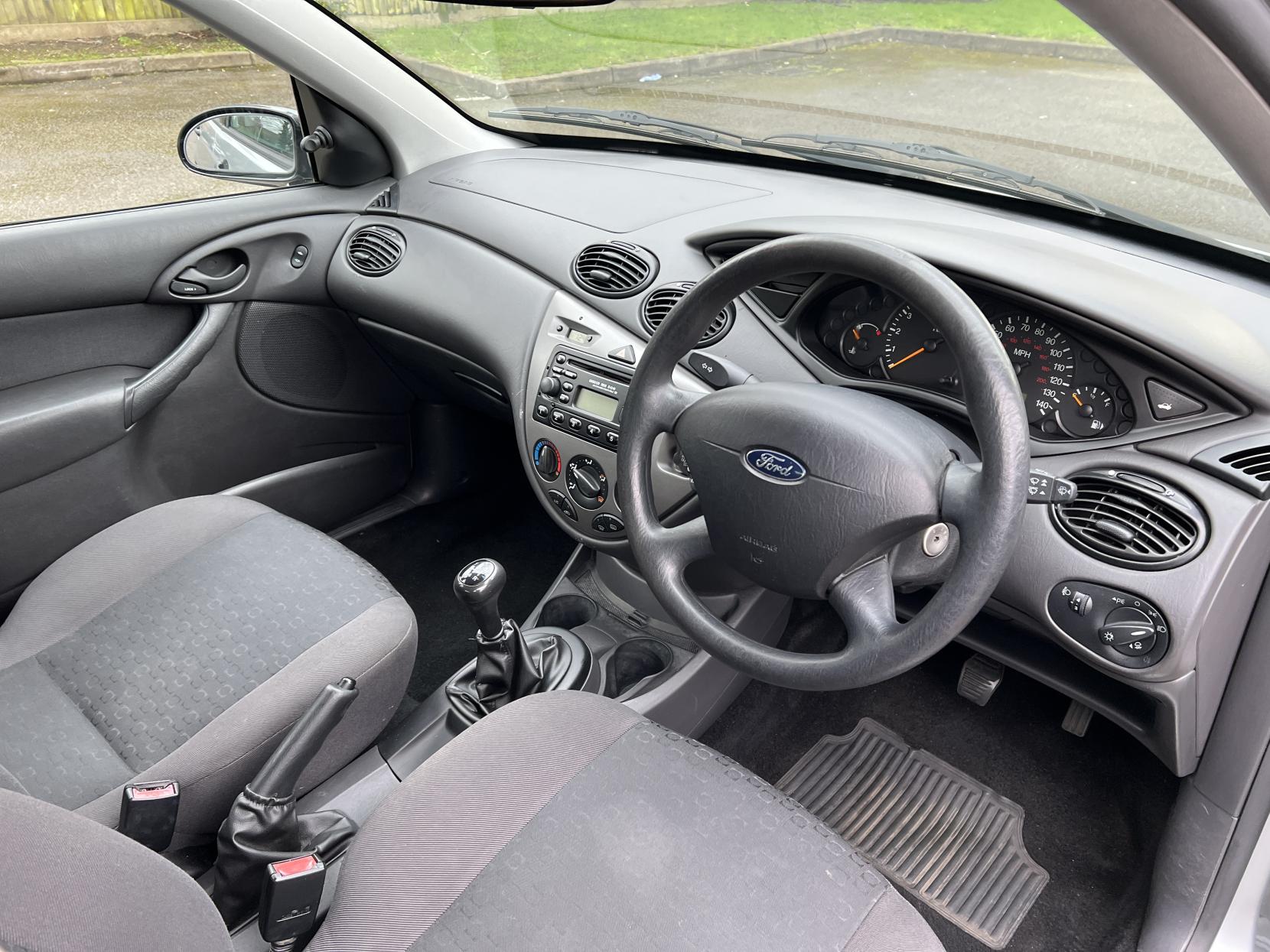 Ford Focus 1.6i 16v LX Hatchback 5dr Petrol Manual (163 g/km, 99 bhp)